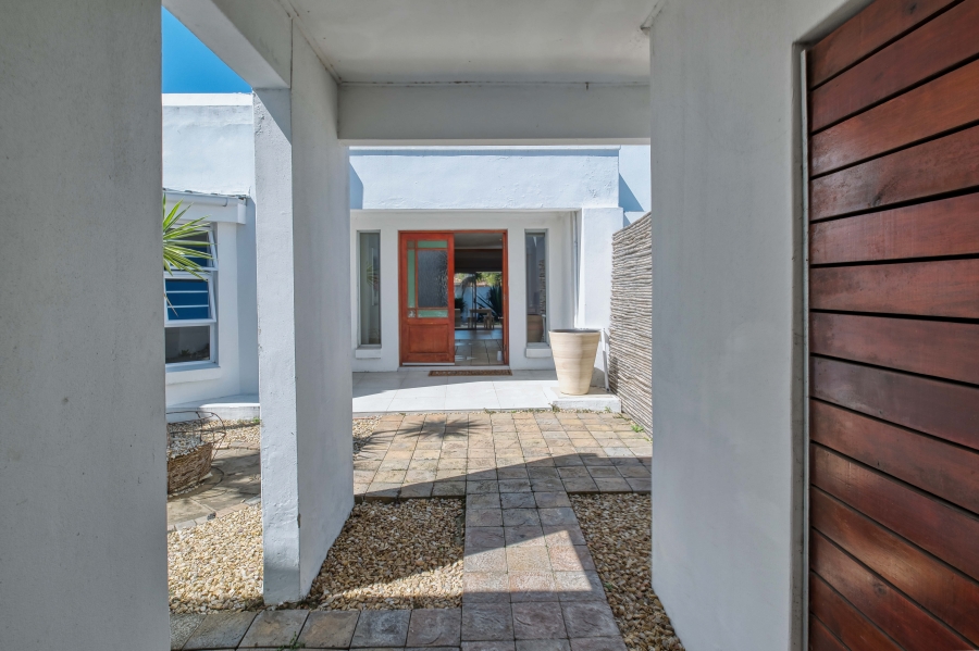 6 Bedroom Property for Sale in Summerstrand Eastern Cape